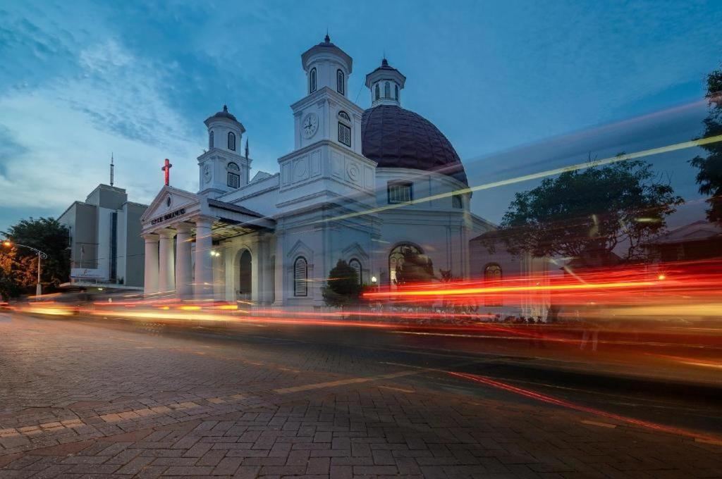 New Mira Hotel Semarang Bagian luar foto